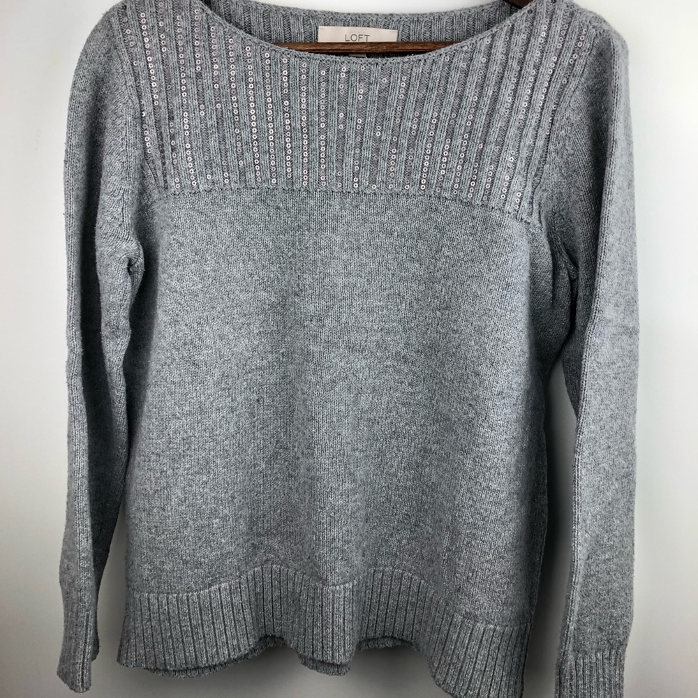 Gray LOFT sweater with sequins sz L